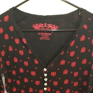 Women's No Boundaries Red Owl Black Stretch Knit Long Sleeve Shirt